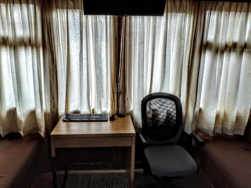 Two Rooms Rustic House - Self Check-In Bucharest Exterior photo